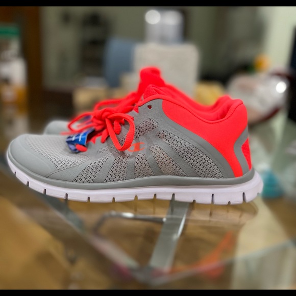 Brand NEW Champion US Size 6 in Neon Orange and Gray - Picture 2 of 6